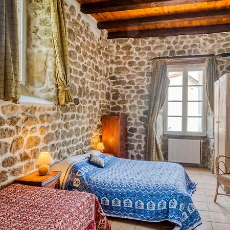Sleeps 16 Pool Wifi